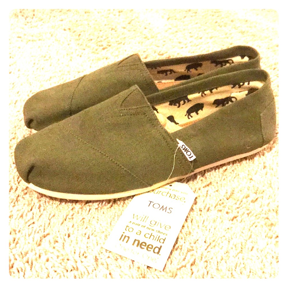 NWT Men’s Classic TOMS